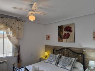 Cozy Bungalow with Private Terrace and Communal Pool in Torrevieja Vacation rental in Torrevieja