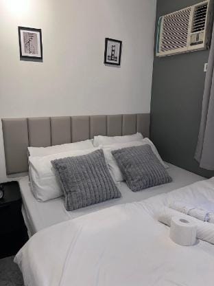 Cozy Makati 2BR w/games, KTV, Amazing Pools! 2612 Vacation rental in Makati