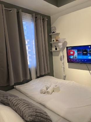 Cozy Makati 2BR w/games, KTV, Amazing Pools! 2612 Vacation rental in Makati