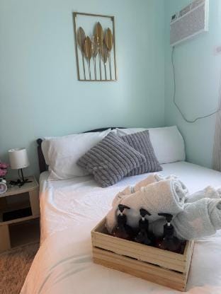 Stylish Makati 2BR Condo with Awesome Pools! 3908 Vacation rental in Makati