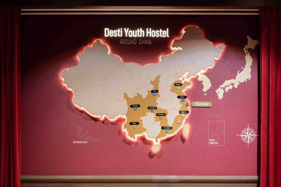 Shanghai Desti Youth Hostel - Jing 'an Temple, Changping Road-24H Reception&English Service& Cafe& Bar& Luggage Storage& Large Public Area Hostel in Shanghai