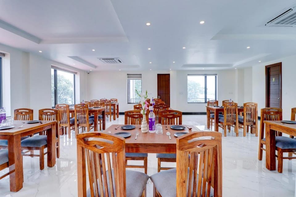 Super Townhouse Oak FRI Dehradun Formerly Hotel EL Portrait Hotel in Dehradun