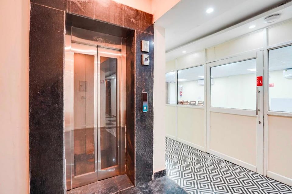 Townhouse Oak Sector 121 Noida Metro Station Hotel in Noida