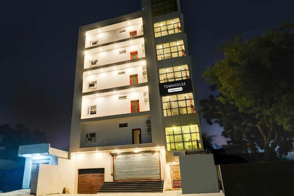 Super Townhouse Pahadiya Hotel in Varanasi