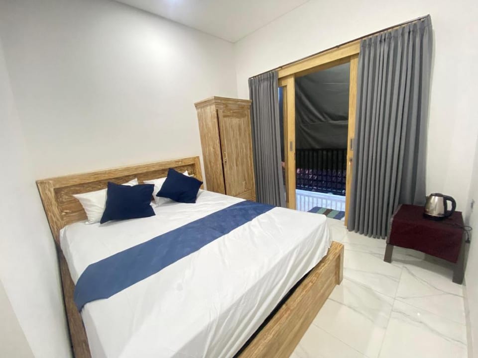 SH Hotel - 20 second to the Beach Hotel in Kuta