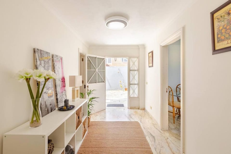 SPECTACULAR VILLA PARKiNG POWERFUl WiFi SEAViEW Villa in Palmas de Gran Canaria