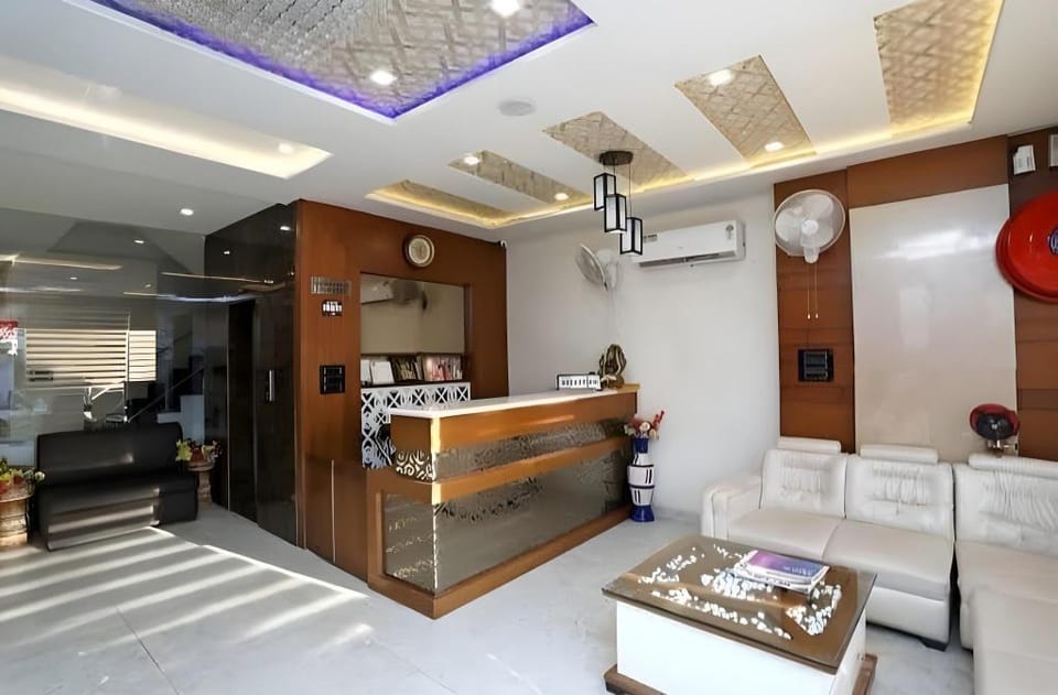 Collection O Char Dham Mandir Formerly Priyakant Ju Palace Hotel in Uttar Pradesh