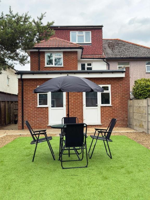 Heathrow Lodge B&B Bed and Breakfast in London Borough of Hounslow