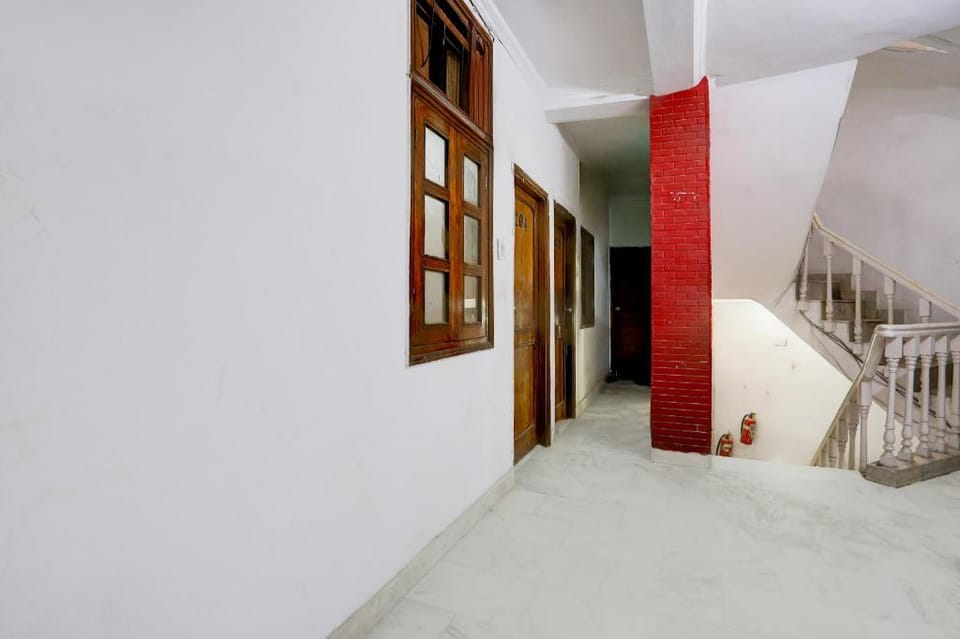 Hotel O Crown deluxe Hotel in New Delhi
