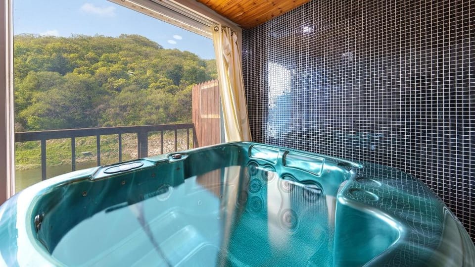 Gapeong Eoneunal Spa Pet Pension Bed and Breakfast in Gyeonggi-do
