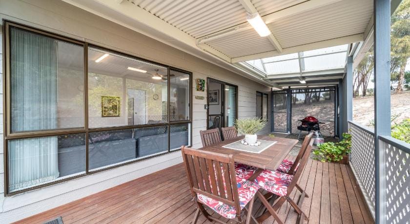 Emu Bay Holiday Homes Apartment in Emu Bay