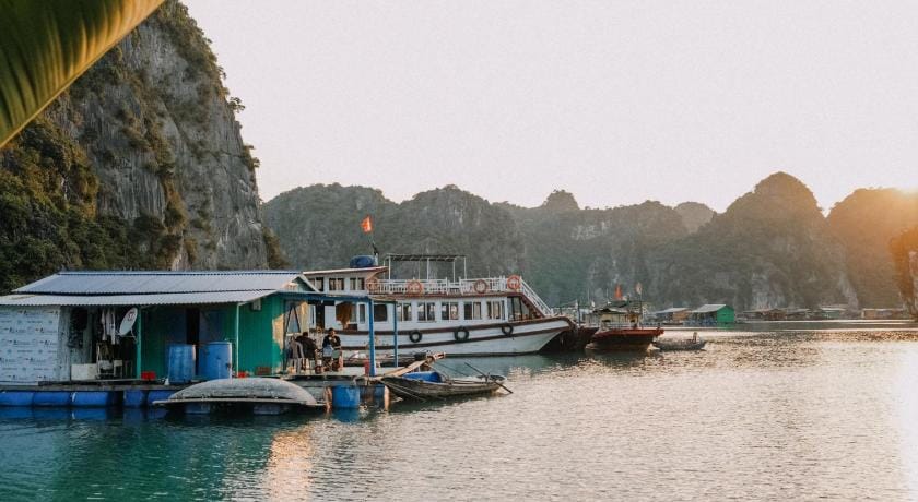 Lan Ha Floating Homestay Vacation rental in Laos