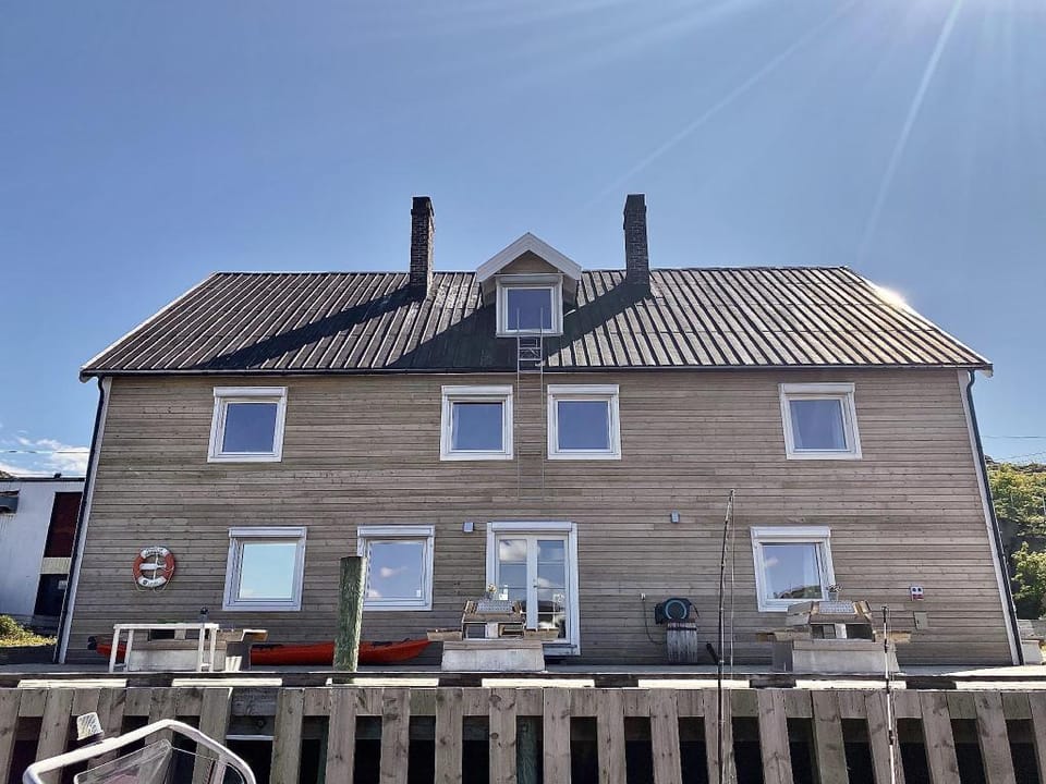 Nøtnes Midnattsol Guesthouse Skrova Hotel in Lofoten