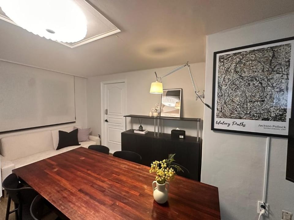 모던스테이 신촌 Bed and Breakfast in Seoul