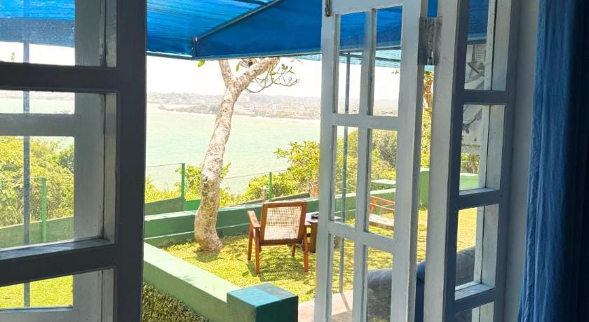 Shore Beach Villa Bed and Breakfast in Southern Province