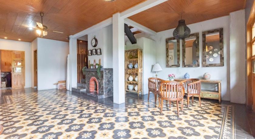 Casa de Apple Dago Bandung by RedDoorz Hotel in Bandung