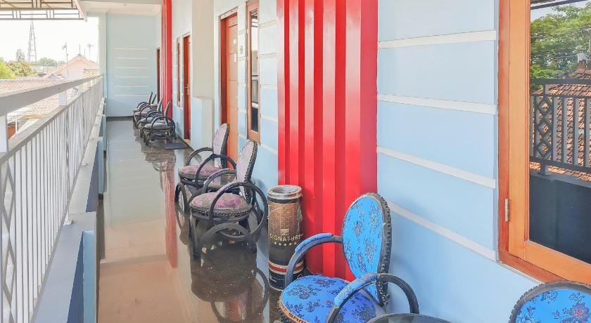 Joglo Guest House Syariah Mitra RedDoorz Hotel in Indonesia