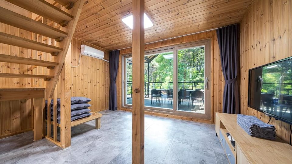 Gyeongju Byeolgwadaliyagi Dog-friendly pension Bed and Breakfast in South Korea