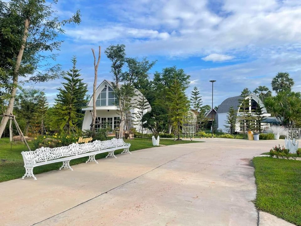 โรงแรมมายารีสอร์ท Hotel in Laos