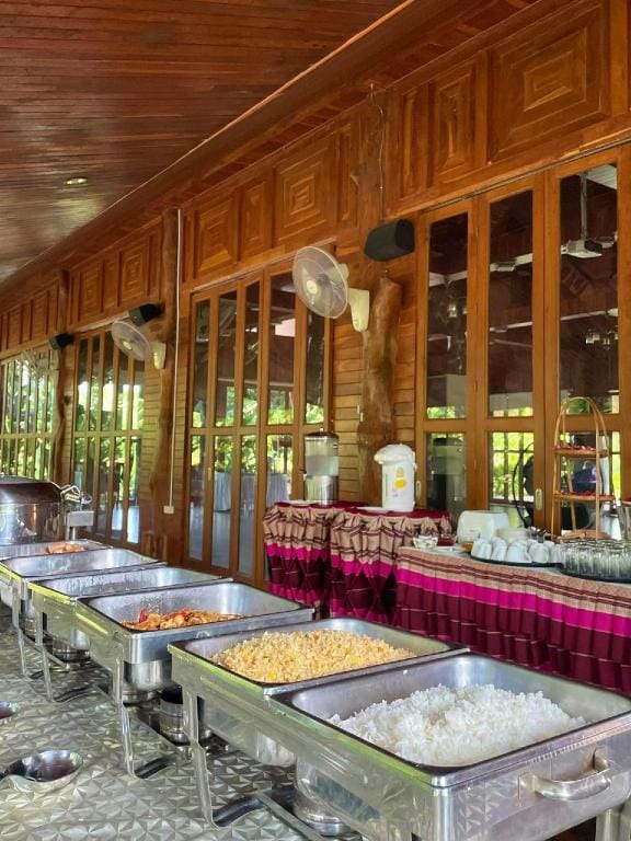 โรงแรมมายารีสอร์ท Hotel in Laos