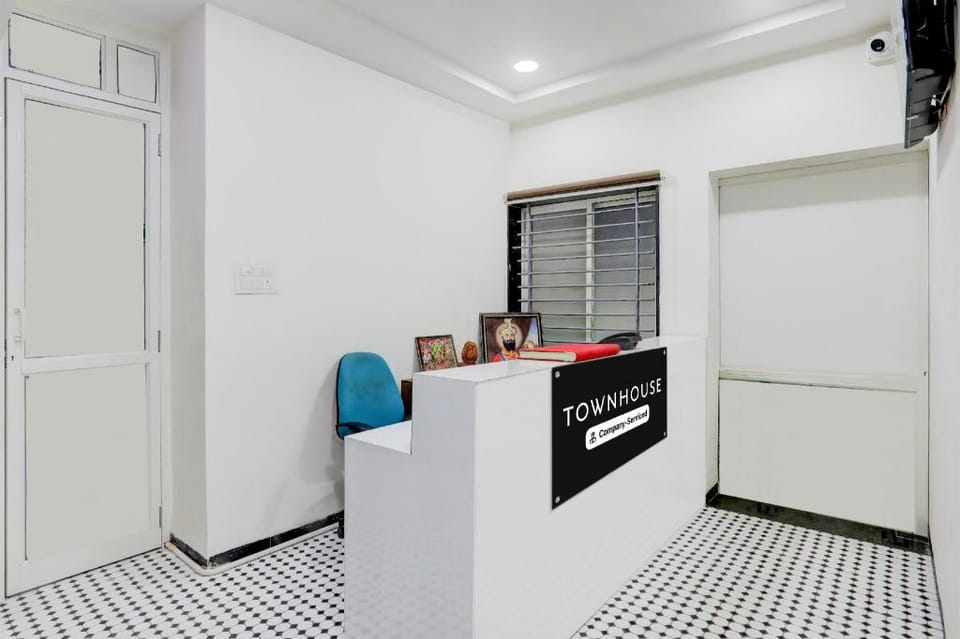 Super Townhouse DAVV University Indore Formerly Indrapuri Hotel in India