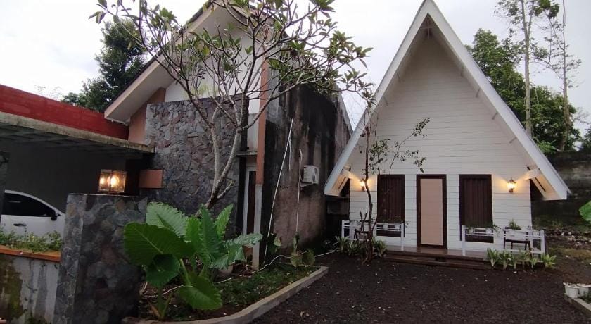 Selaras villa and cottage Hotel in West Java