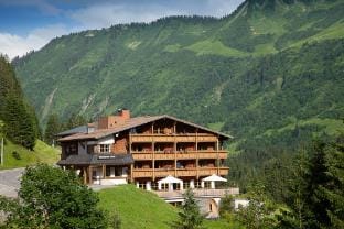 Alpnies Lifestyle Berghotel Madlener Apartment in Fontanella