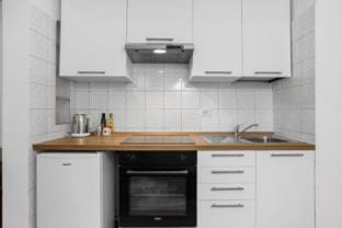 Cavour 172 - Monti Apartment near Colosseum by RHR Apartment in Rome