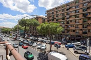 543 Appia Avenue - Metro A by RHR Apartment in Rome