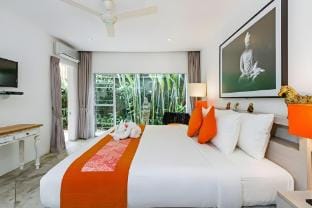 Serene Seminyak Sanctuary: 5 bedroom Private Villa Villa in Kuta