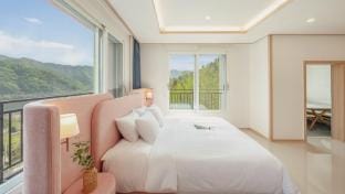 Gapyeong Laonjena Pool Villa Bed and Breakfast in Gyeonggi-do
