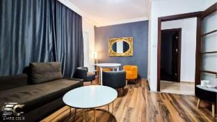 DLK Deluxe Loft bright 2+1, near Airport vNetflix Apartment in Istanbul