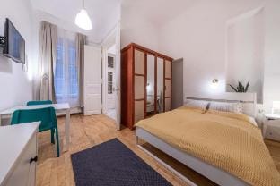 Ergola - spacious cozy 2 big rooms downtown home Vacation rental in Budapest