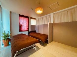 Matsuyama Castle Walk | Private Room | Free Parking | 8 Guests | 1 min Walk to Minamimachi Station Apartment in Japan
