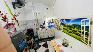 Phòng tầng thấp, cửa sổ, có bàn làm việc, giá tốt Vacation rental in Hanoi