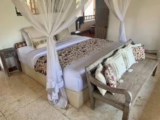 Unique 3BR Villa: Pool, Pererenan beach 2 min walk Vacation rental in Mengwi
