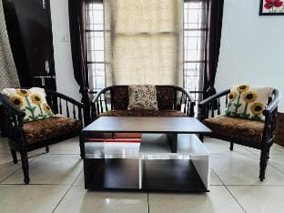 Flat/Mohali/Ownr free/sector 63/near Fortis Hosptl Vacation rental in Chandigarh
