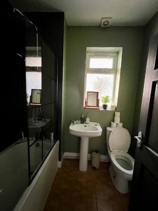 Cozy Getaway in LondonEasy access to Heathrow Apartment in Brentford