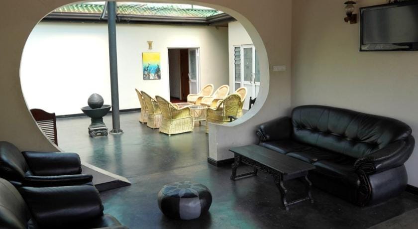 Pub Ceylon Hostel Hotel in Ella