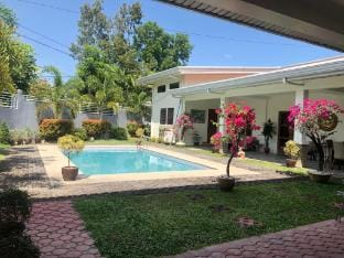 AL Private Villa Vacation rental in Angeles