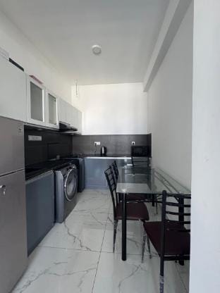Luxury Apt Mt Lavinia Beach 5D Vacation rental in Dehiwala-Mount Lavinia