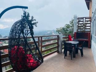 Cloudly Transient Inn solo unit with veranda Vacation rental in Baguio