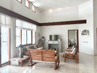 6BR Villa Bandung (D'Garden) Vacation rental in Parongpong