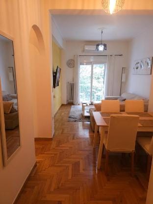 Calm & Cozy Corner Apartment in Athens