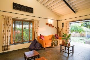 Caasa Tranquilla Somatane with pool by River Pawna Vacation rental in Maharashtra