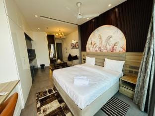 7th Heaven By HomeGlow Retreat Apartment in Noida
