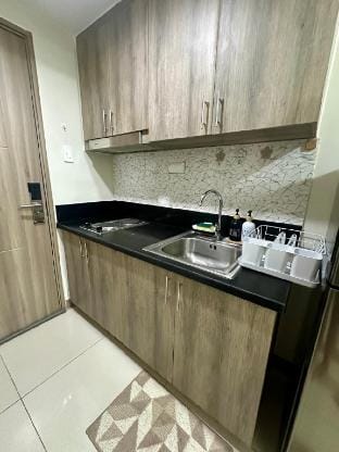 Unit near MOA and NAIA Airport w/Balcony @ Pasay Vacation rental in Pasay