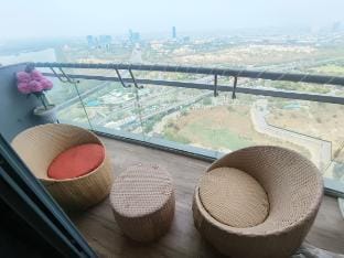 Cloud stays @36th floor Vacation rental in Noida