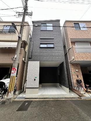 新築【KAARA】駅から3分‼︎USJ万博空庭温泉難波まですぐ‼︎駐車場有 Vacation rental in Osaka
