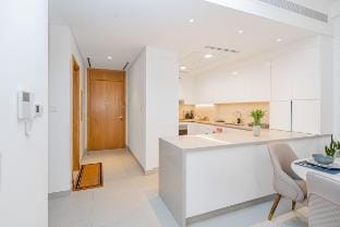 Escape24 - 2BR Canal Front Retreat w/ Canal Views Vacation rental in Dubai